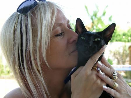 calin, bisou, calin, bisou, calin, bisou etc.